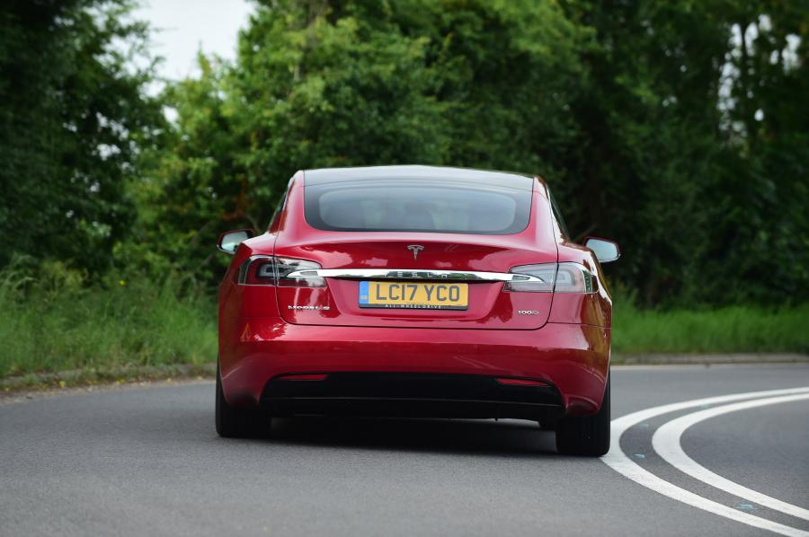  Tesla Model S 100D 2017 года  (UK) (фото 8 из 12)